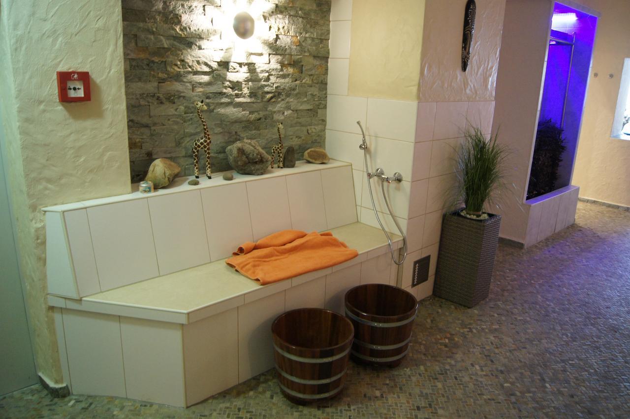 Hotel "Drei Rosen" Ohg Regina & Hans - Peter Fassbinder Leinefelde-Worbis Esterno foto